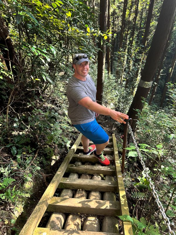 Hiking Down to See the Konga Waterfall  in Japan